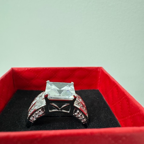 Ring - Picture 5 of 5